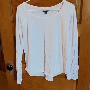 Light pink waffle tee with lace sleeves
